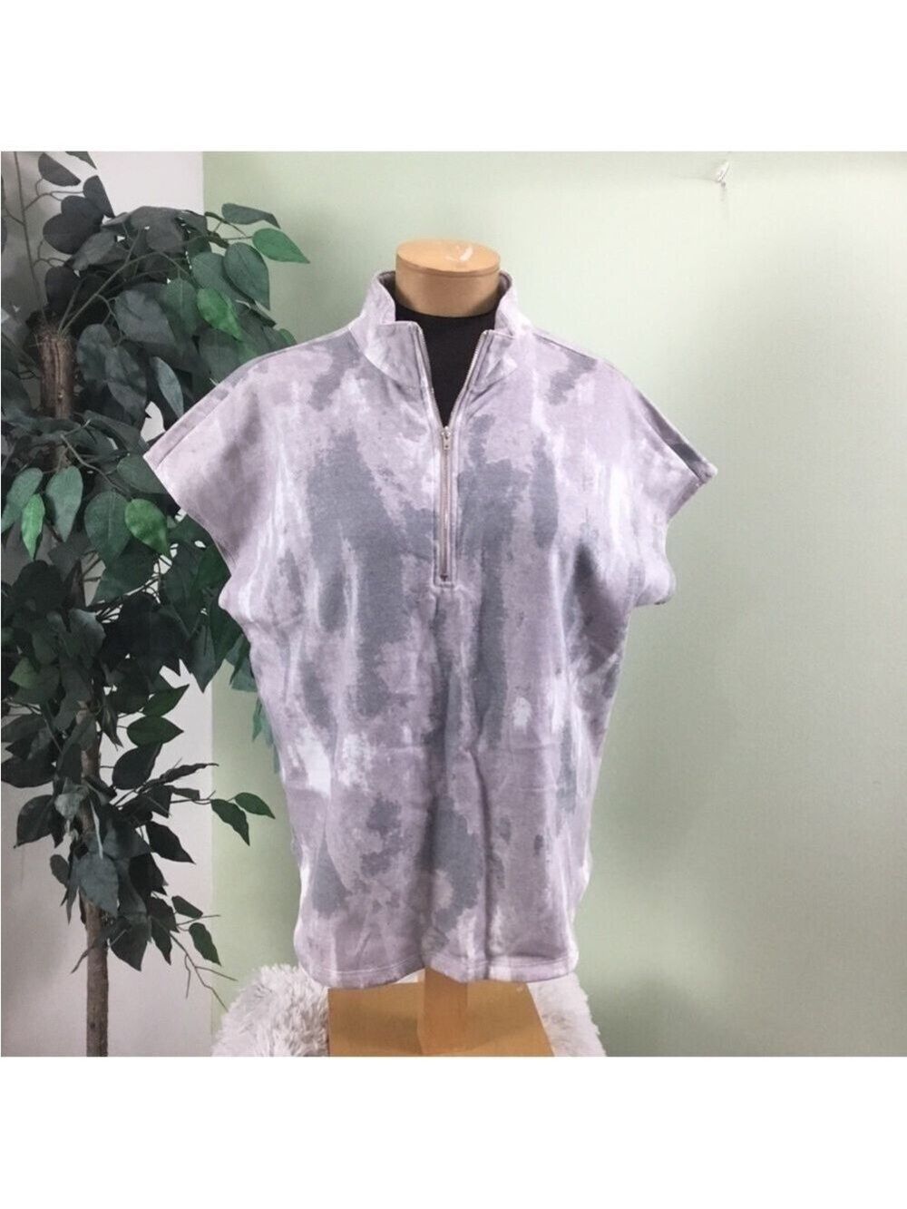 Fred David’s Brushed quarter zip pullover Woman’s size XL lilac gray white